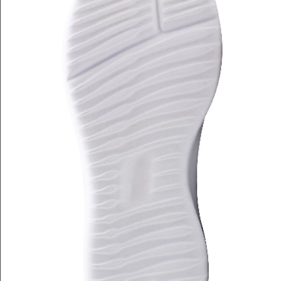 Athletic Works Women’s Comfort Trainer Wide Width - Picture 5 of 5